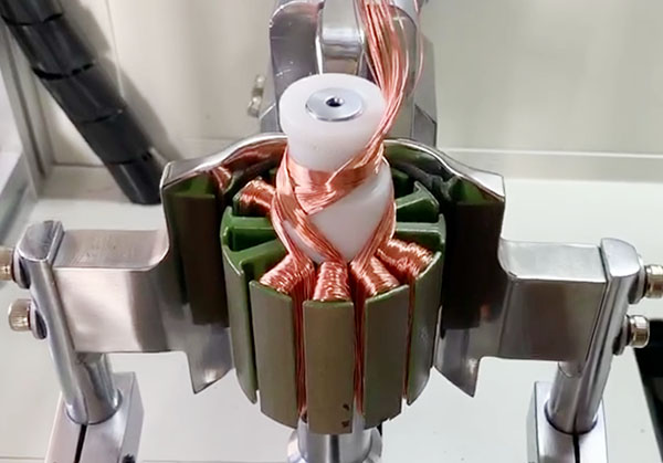 自動(dòng)電感線圈繞線機(jī)工作原理