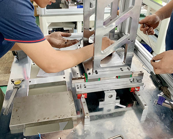 諾元介紹全自動(dòng)無刷直流繞線機(jī)7大優(yōu)勢(shì)